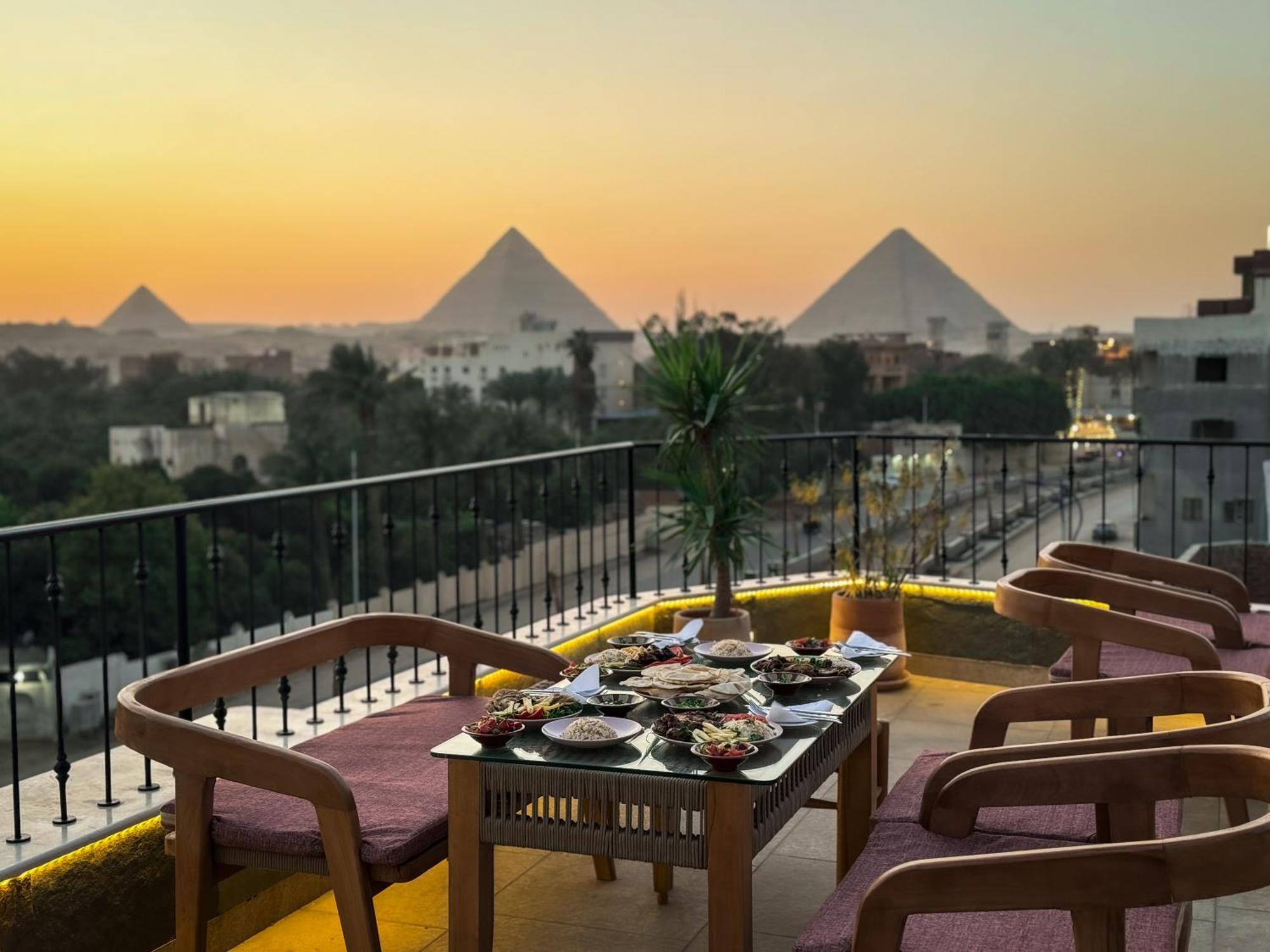 Almas Pyramids View Hotel Kafret el-Gabal Exteriör bild