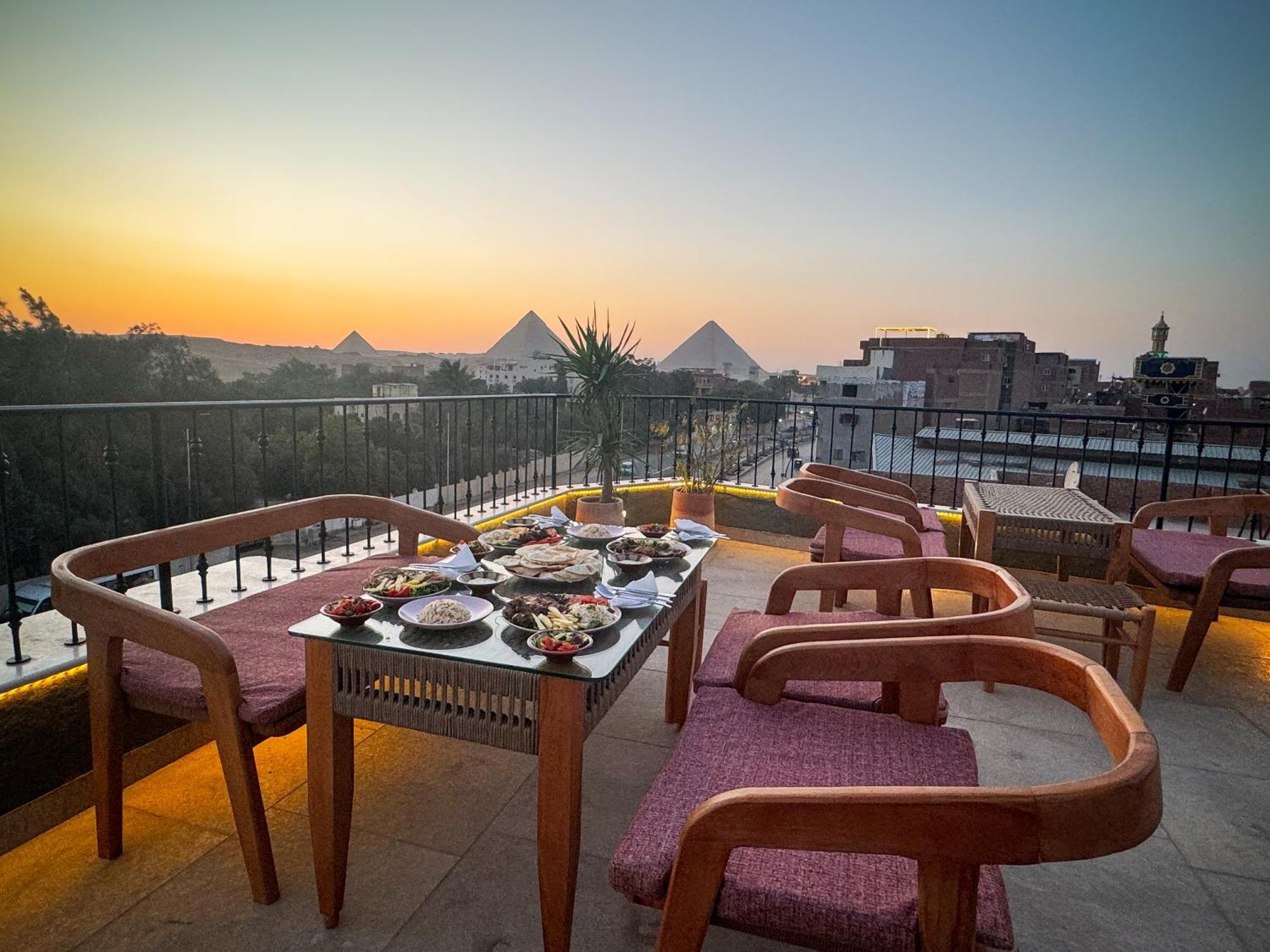 Almas Pyramids View Hotel Kafret el-Gabal Exteriör bild